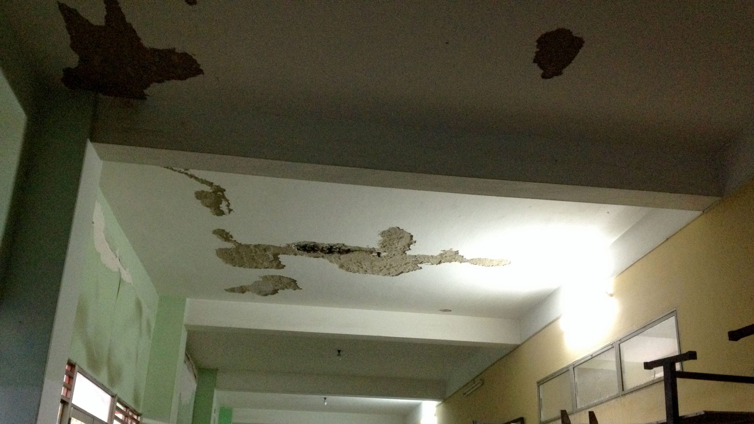 Đánh giá trần xuống cấp