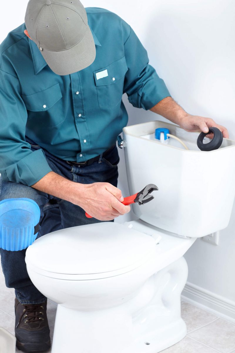 Lắp bồn cầu mới nhà vệ sinh