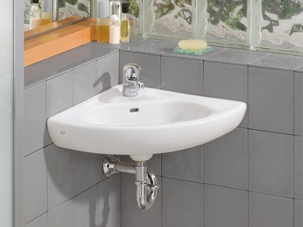 Lắp lavabo mới nhà vệ sinh