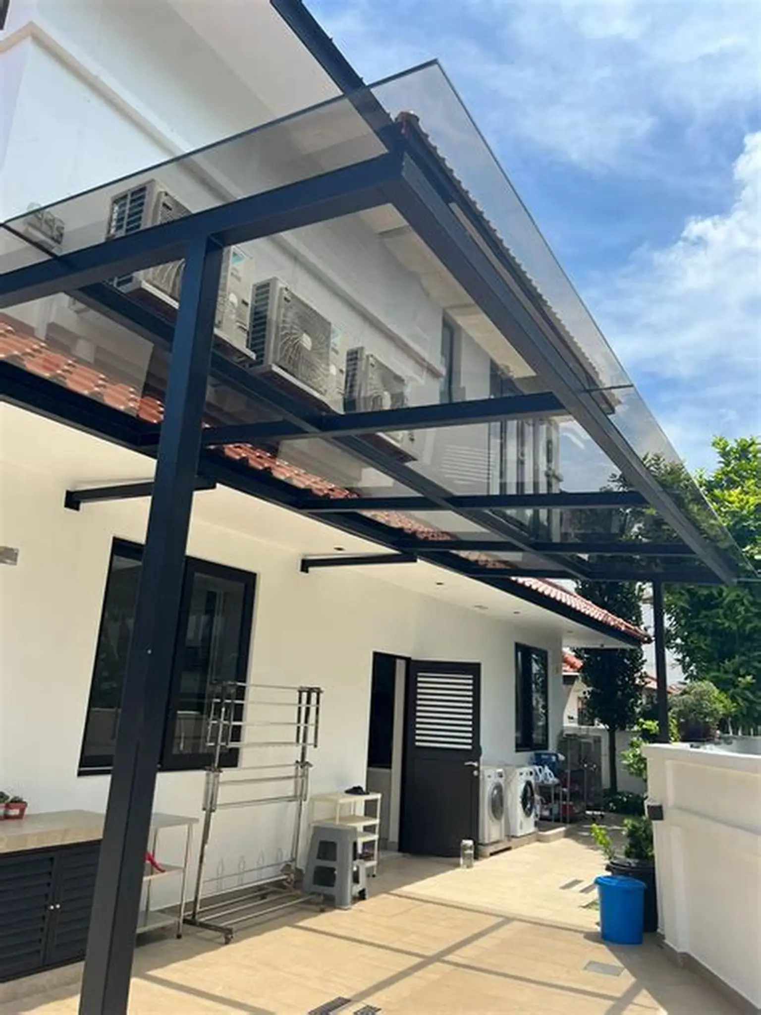 Lắp mái poly hiên nhà