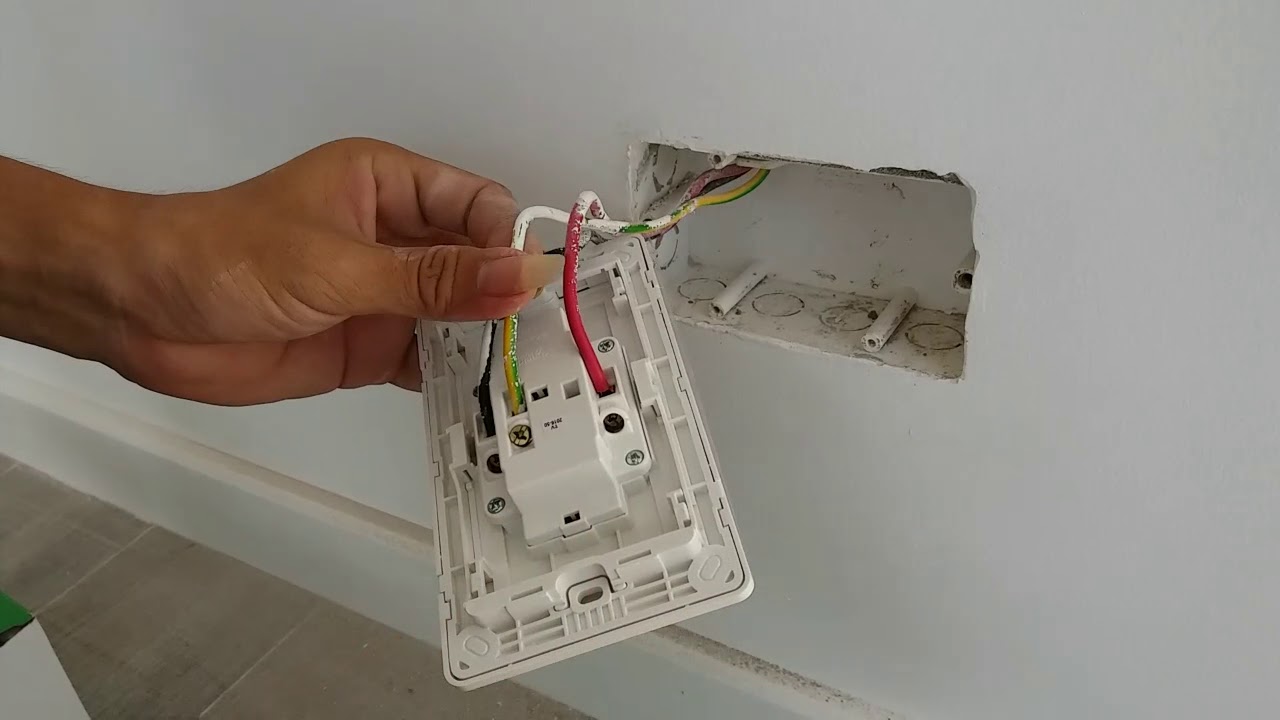 Lắp ổ cắm điện nhà bếp căn hộ
