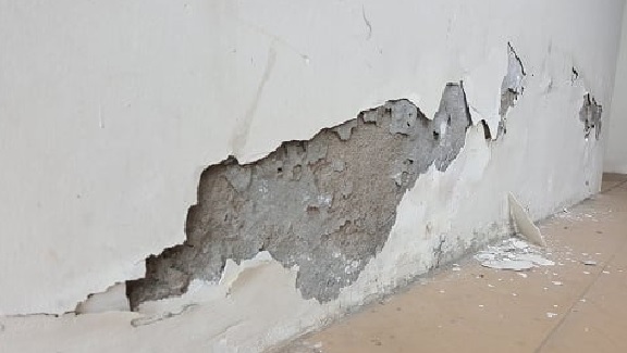Sửa tường bong tróc