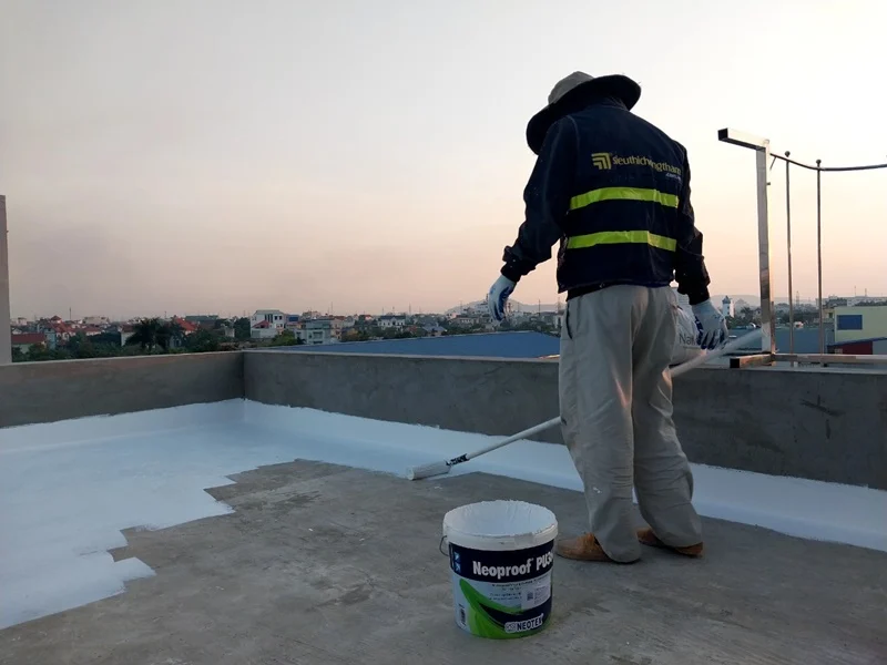 Tháo lớp chống thấm cũ