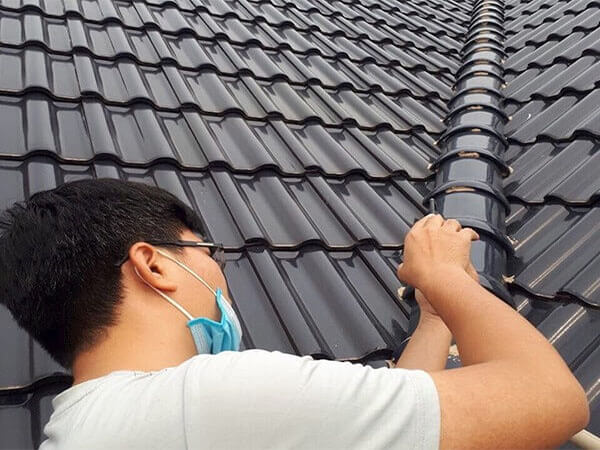 Xử lý mái nhà phố bị dột