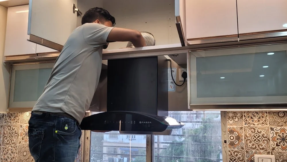 Cắt lỗ máy hút mùi
