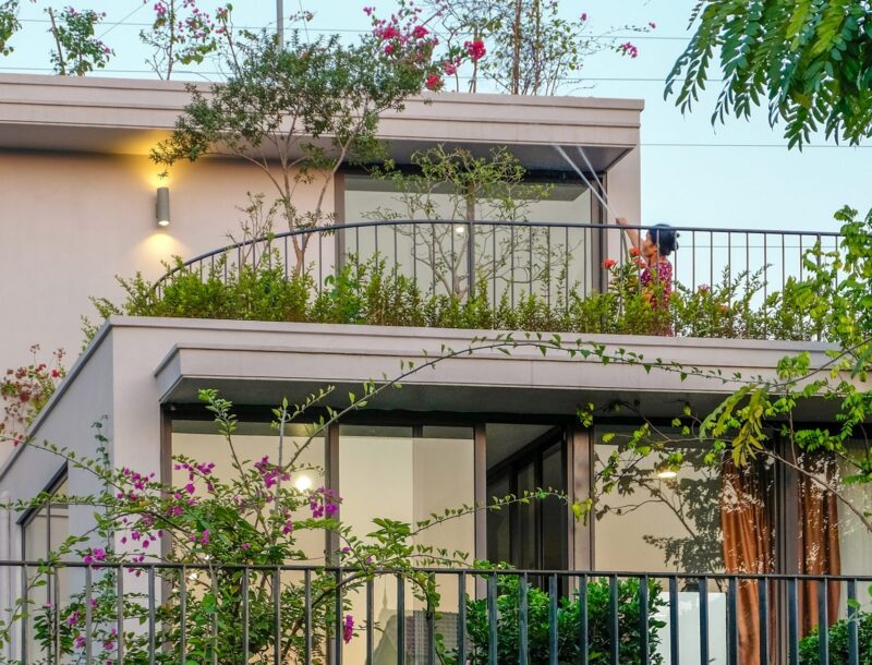 Gia cố ban công biệt thự