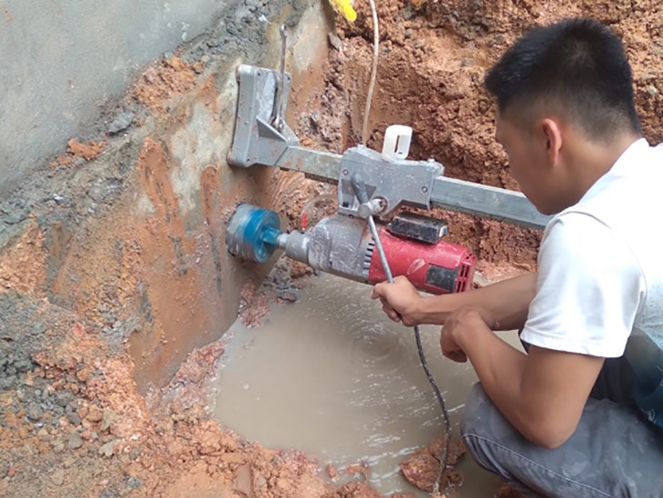 Khoan lỗ thoát nước