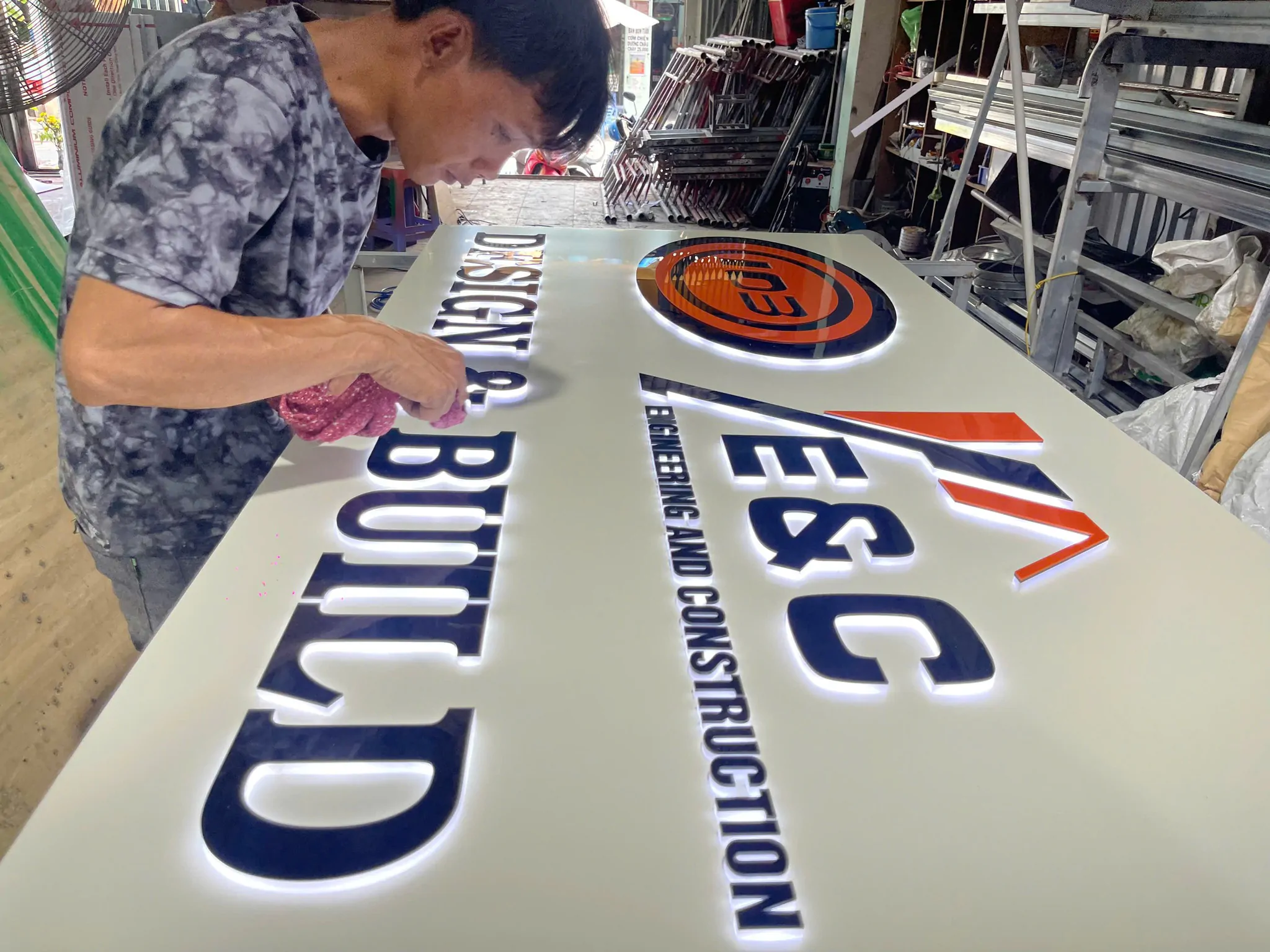 Kiểm tra logo quảng cáo