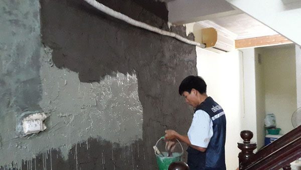 Kiểm tra thấm tường biệt thự