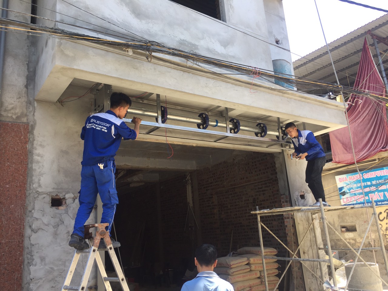 Lắp cửa cuốn