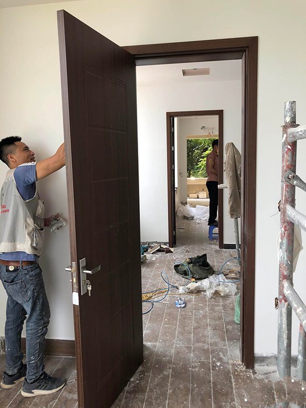 Lắp cửa gỗ