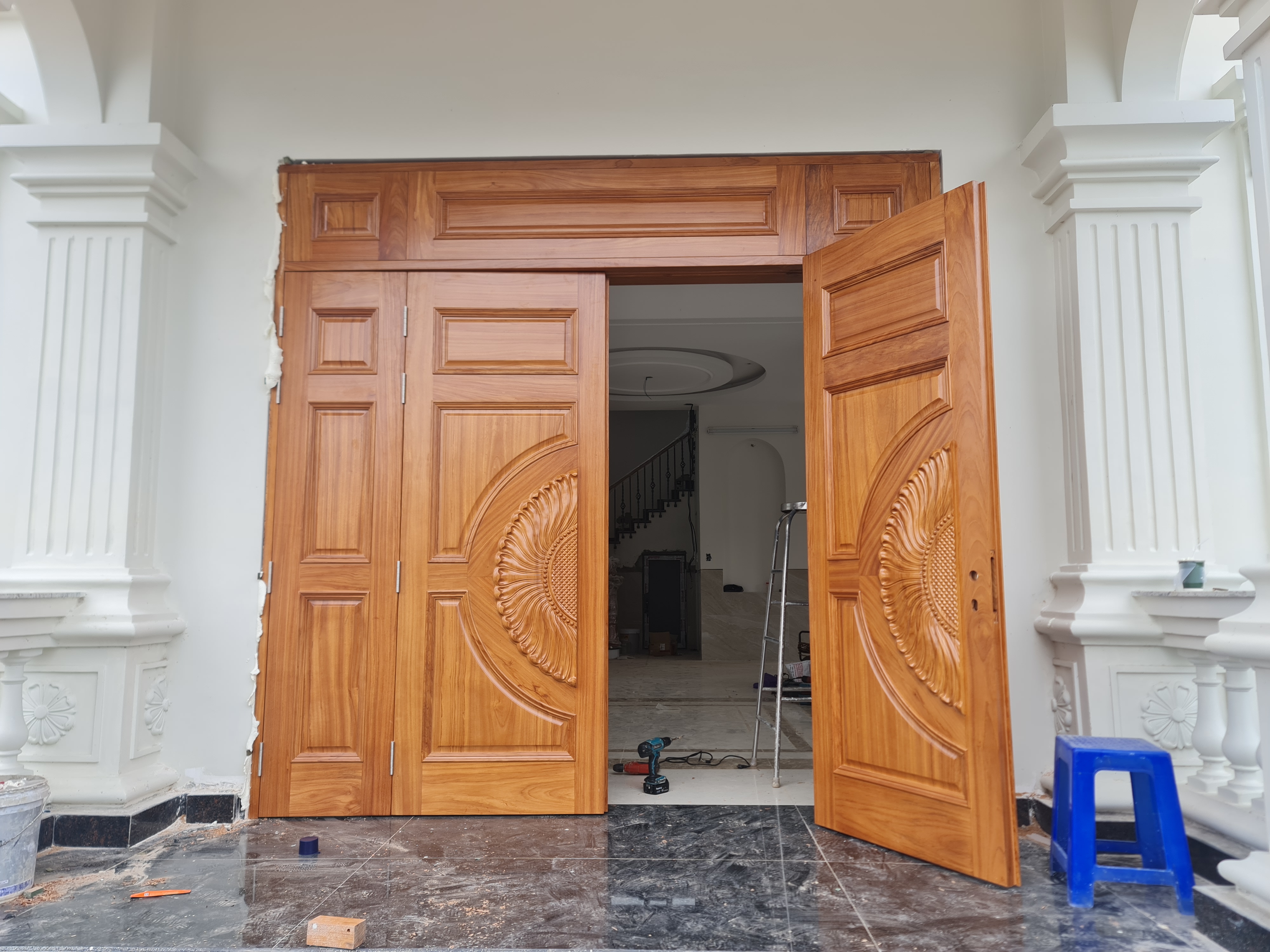 Lắp cửa gỗ nhà ở