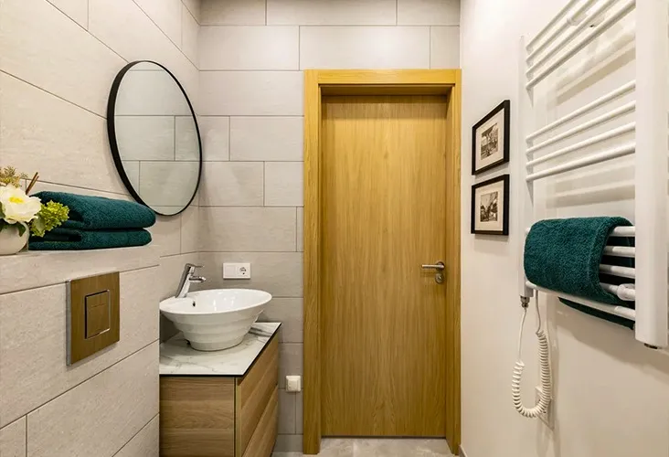 Lắp cửa nhà vệ sinh nhà ở