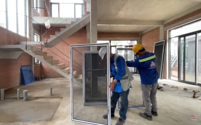 Lắp cửa nhôm kính nhà ở
