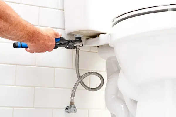Lắp đặt vòi xịt vệ sinh
