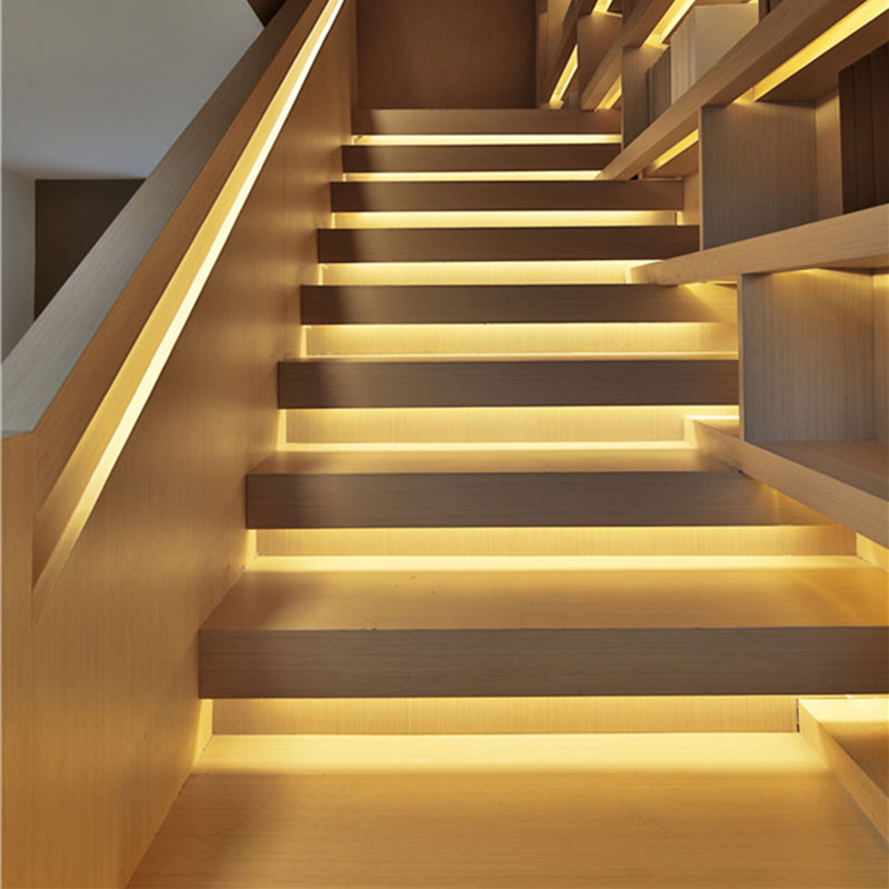 Lắp đèn LED cho cầu thang