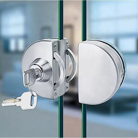 Lắp khóa cửa kính