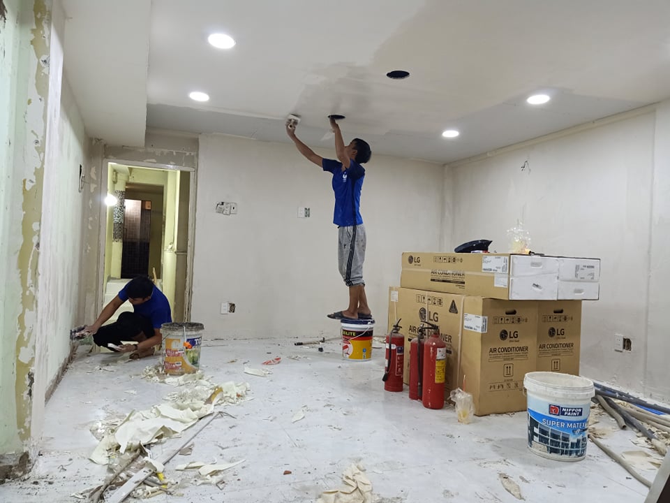 Sơn nhà phố cũ xuống cấp