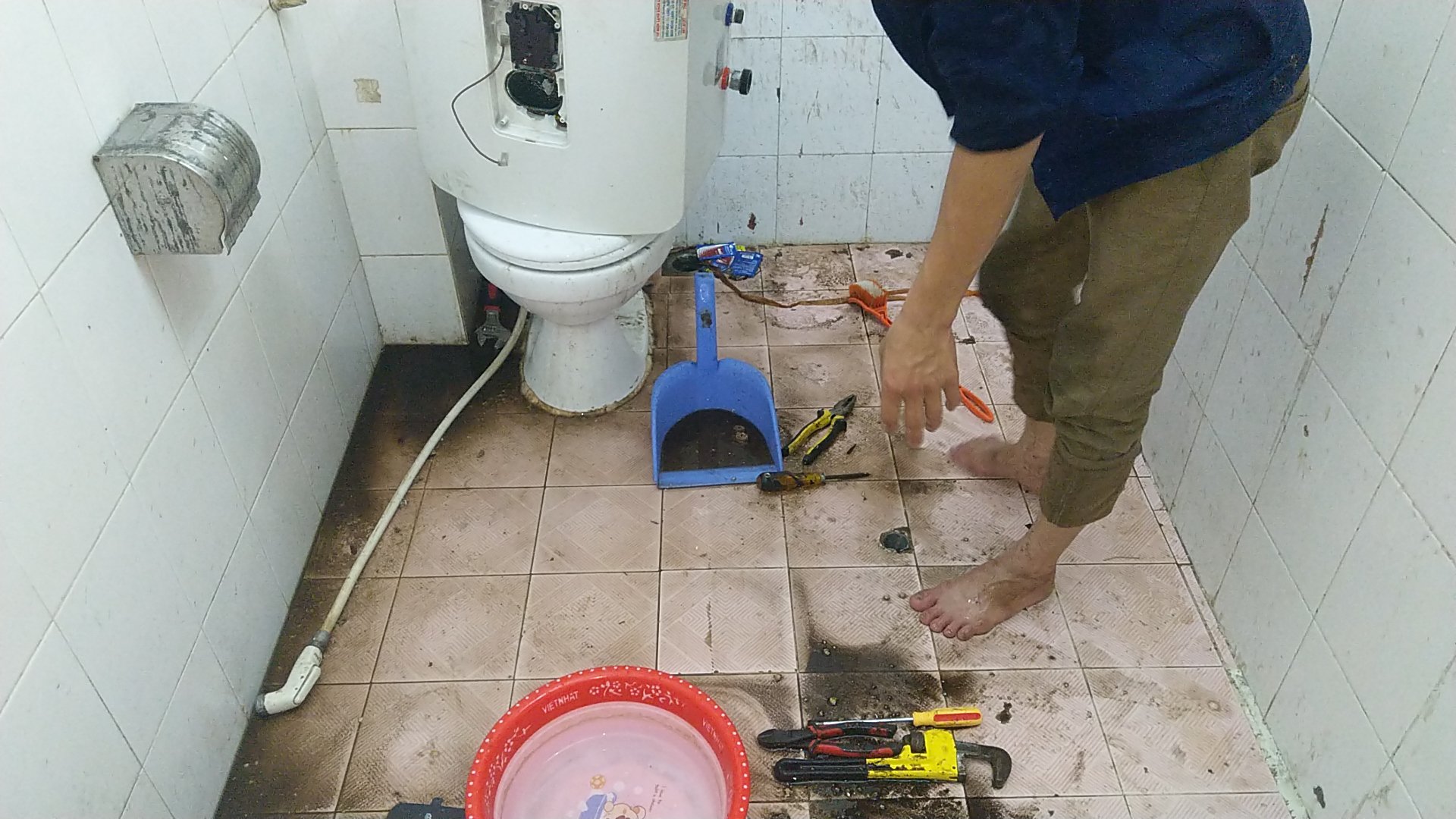 Sửa đường nước WC