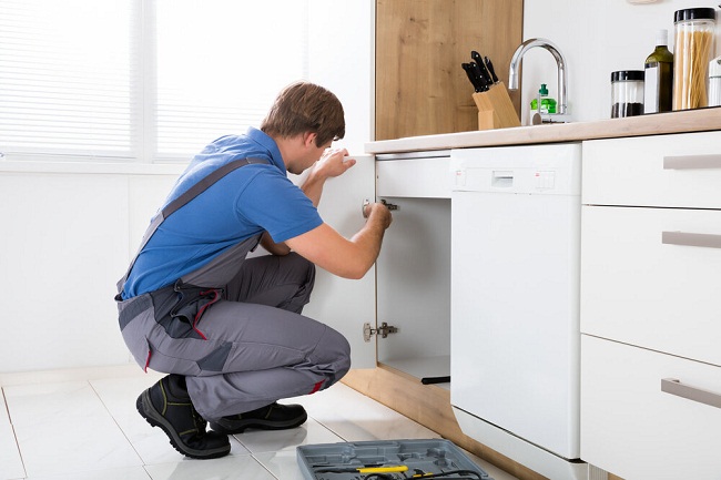 Sửa tủ bếp bị hỏng