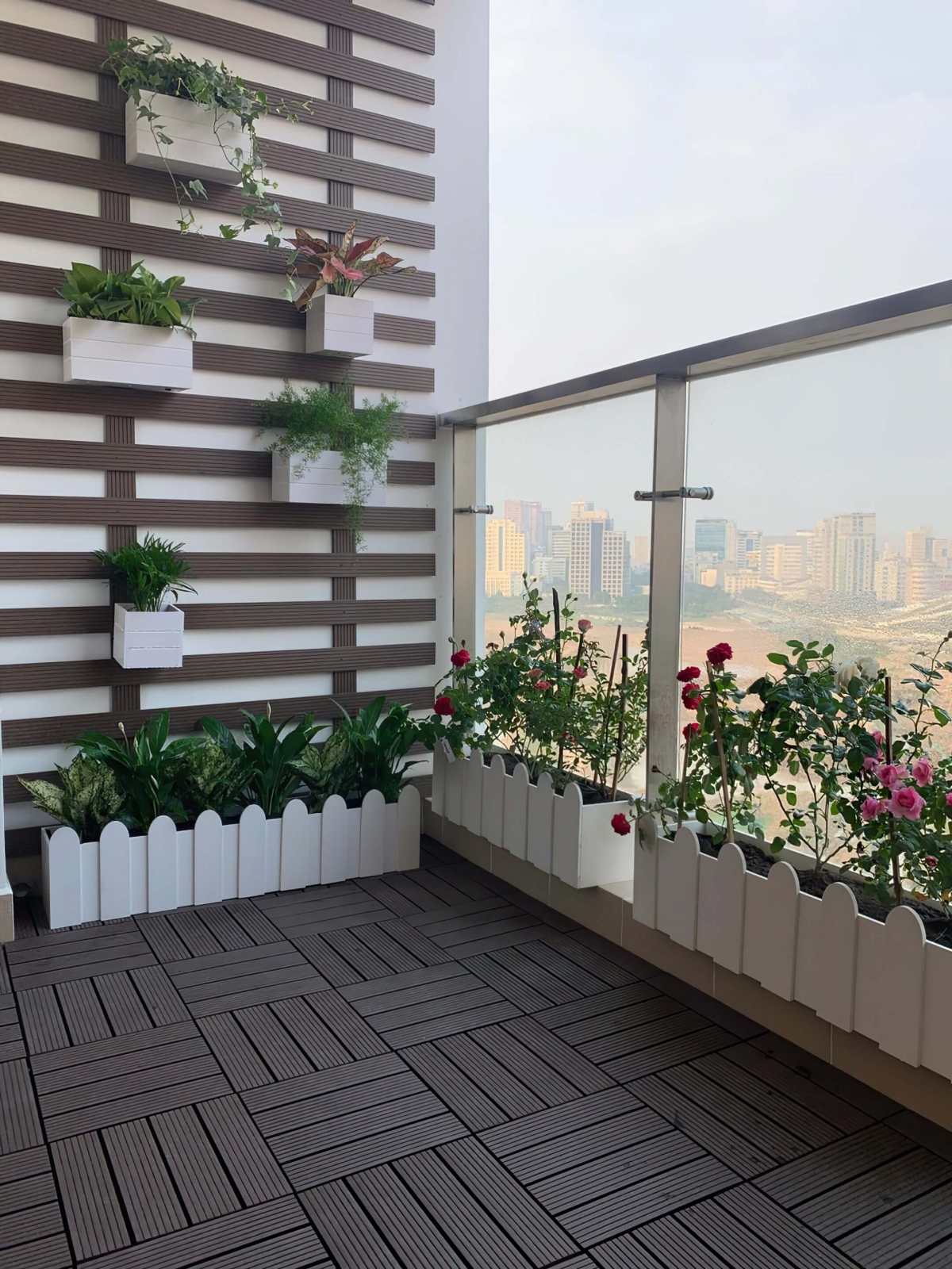 Vệ sinh ban công căn hộ