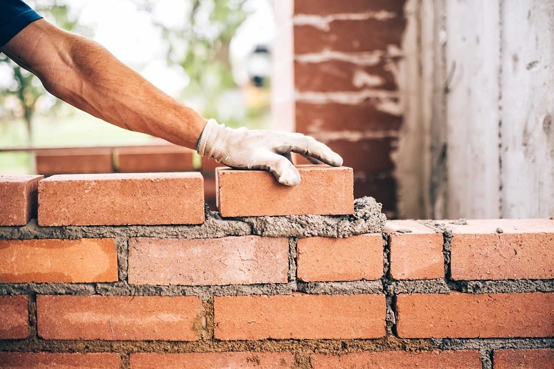Xây lại tường công trình