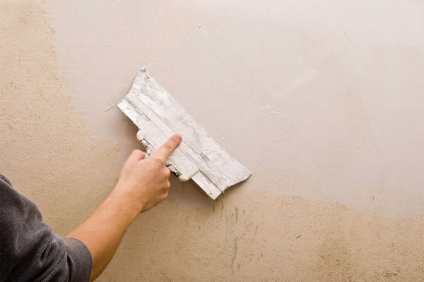 Xử lý tường nứt trước khi sơn